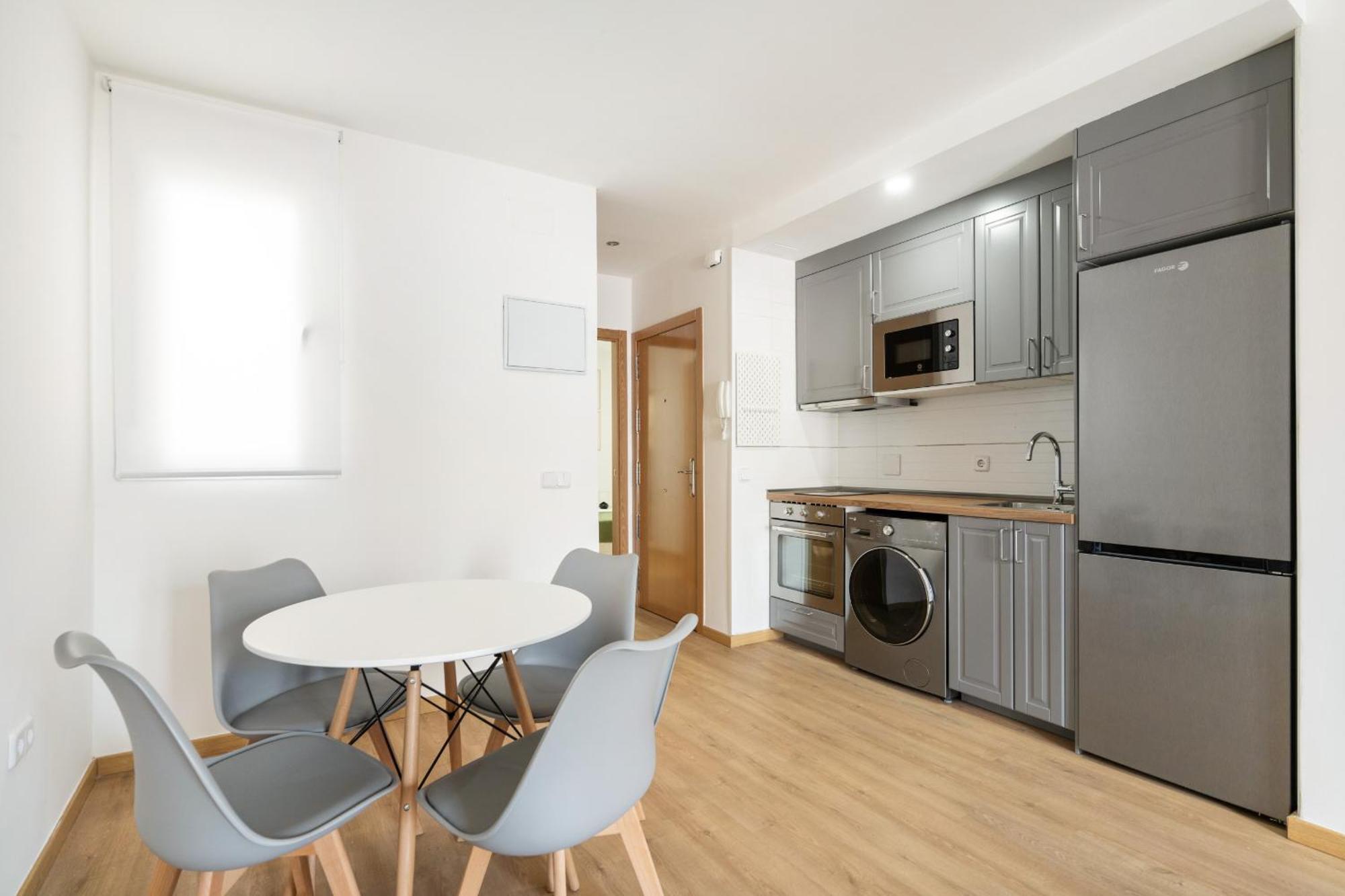 Apartamento En La Avenida De La Albufera Alquiler Temporal Madrid Exterior foto